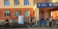 В Каменской РБ продолжаются работы по ремонту входной группы - Progorod58.Ru